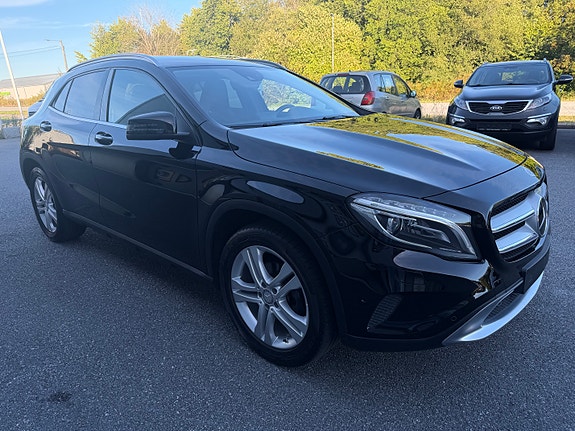 Mercedes-Benz GLA200 5 of 27