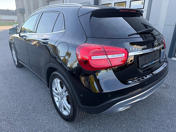 Mercedes-Benz GLA200 10 of 27