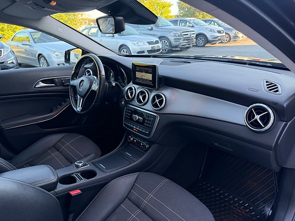 Mercedes-Benz GLA200 19 of 27