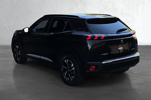 Peugeot e-2008 4 of 16