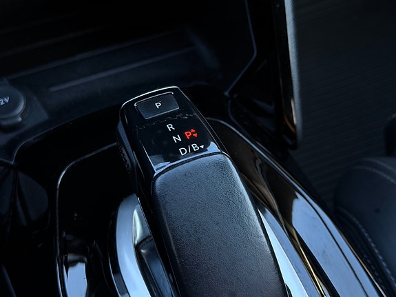 Peugeot e-2008 12 of 16