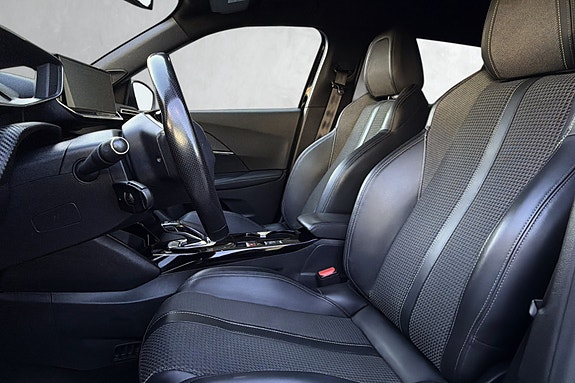 Peugeot e-2008 8 of 16