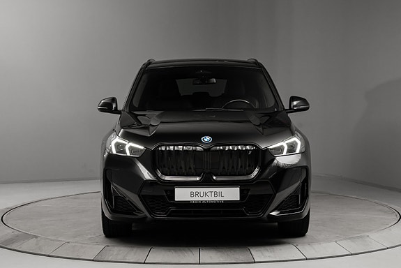 BMW iX1 6 of 30