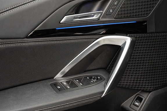 BMW iX1 18 of 30