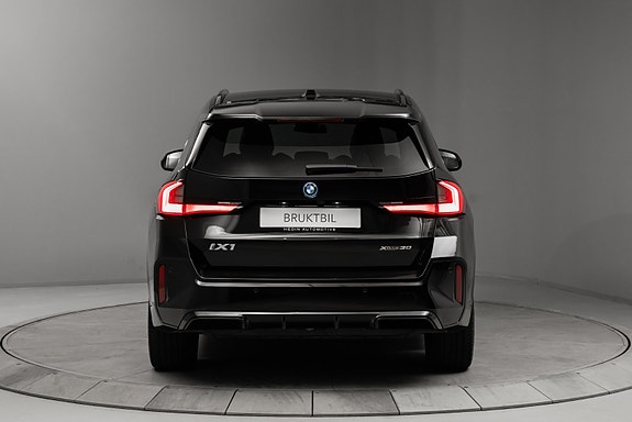 BMW iX1 3 of 30