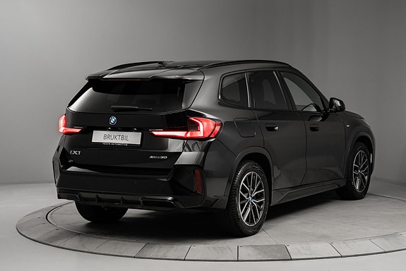 BMW iX1 4 of 30