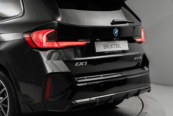 BMW iX1 8 of 30