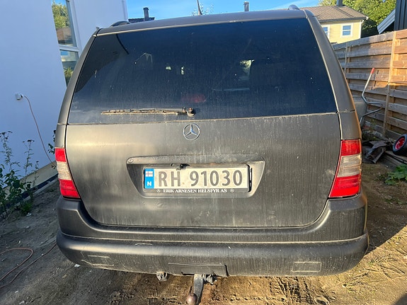Mercedes-Benz ML270 5 of 10