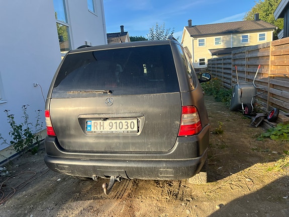 Mercedes-Benz ML270 4 of 10