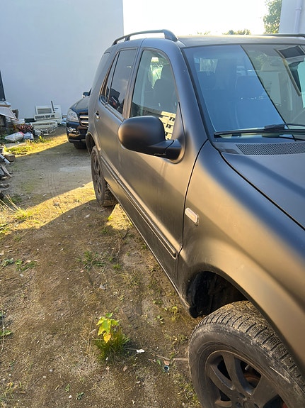 Mercedes-Benz ML270 3 of 10