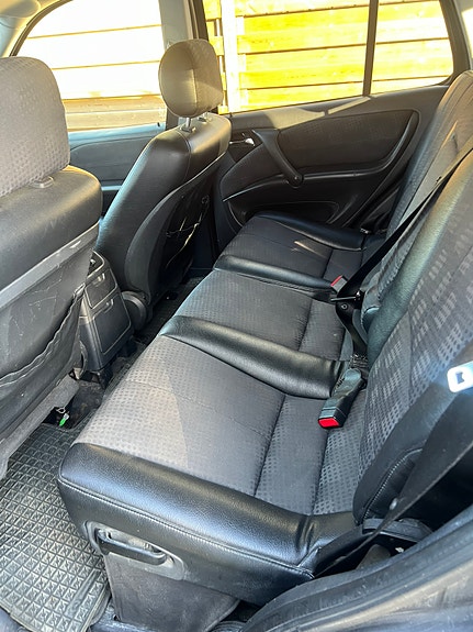 Mercedes-Benz ML270 9 of 10