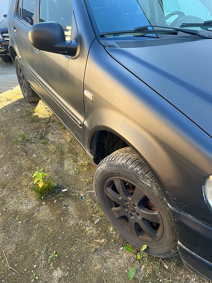 Mercedes-Benz ML270 2 of 10