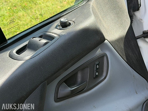 Ford Transit Custom 15 of 19