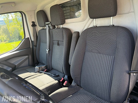 Ford Transit Custom 17 of 19