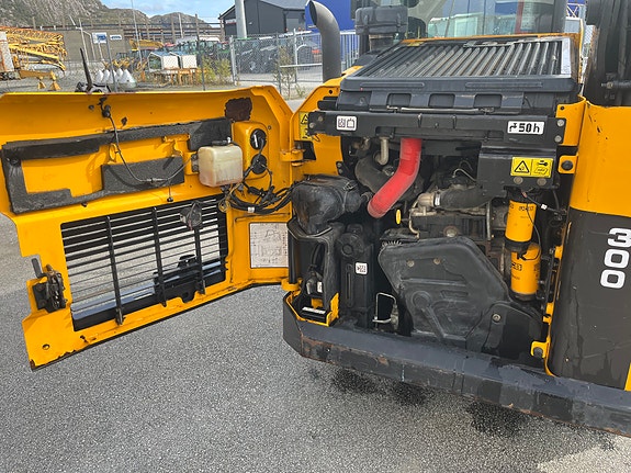 JCB 300 T4 15 of 30