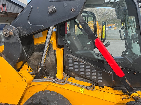 JCB 300 T4 26 of 30