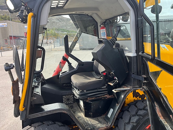 JCB 300 T4 27 of 30