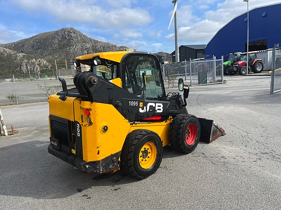 JCB 300 T4 3 of 30