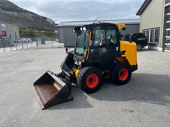 JCB 300 T4 8 of 30