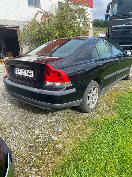 Volvo S60 4 of 6