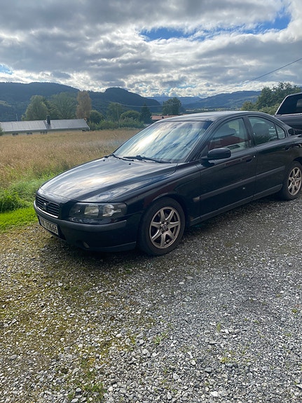 Volvo S60 2 of 6