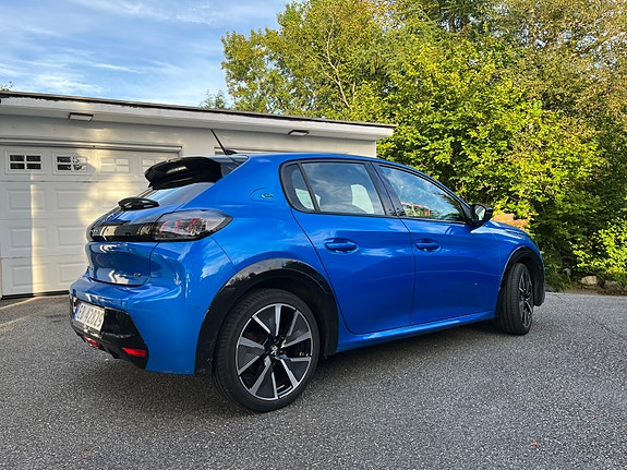 Peugeot 208 2 of 17