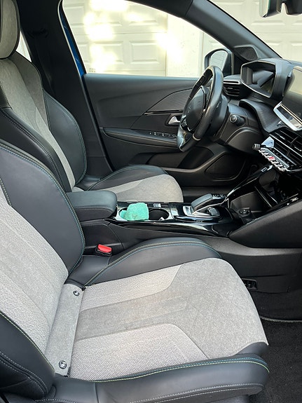 Peugeot 208 8 of 17