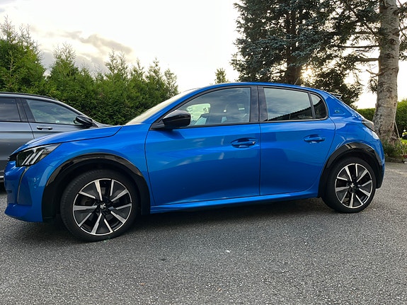 Peugeot 208 5 of 17