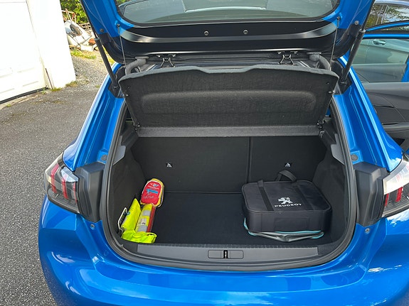 Peugeot 208 11 of 17
