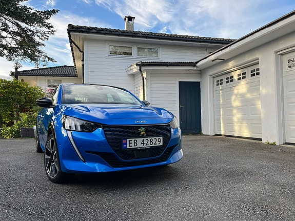 Peugeot 208 3 of 17