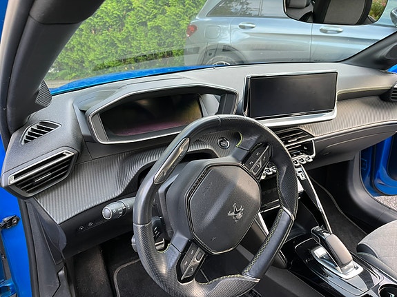 Peugeot 208 12 of 17
