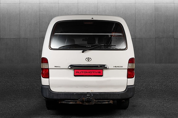 Toyota HiAce 8 of 26