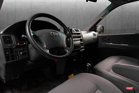 Toyota HiAce 19 of 26