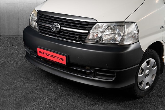 Toyota HiAce 2 of 26