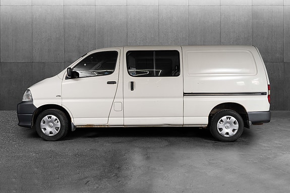 Toyota HiAce 3 of 26