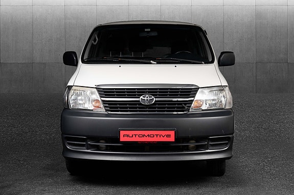 Toyota HiAce 4 of 26