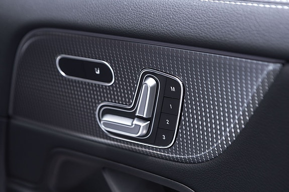 Mercedes-Benz EQA300 27 of 30