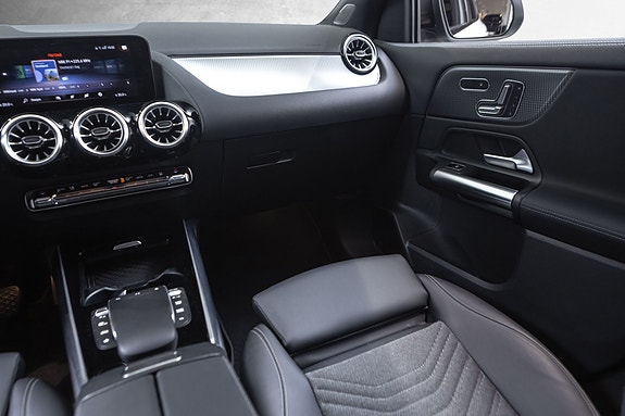 Mercedes-Benz EQA300 26 of 30