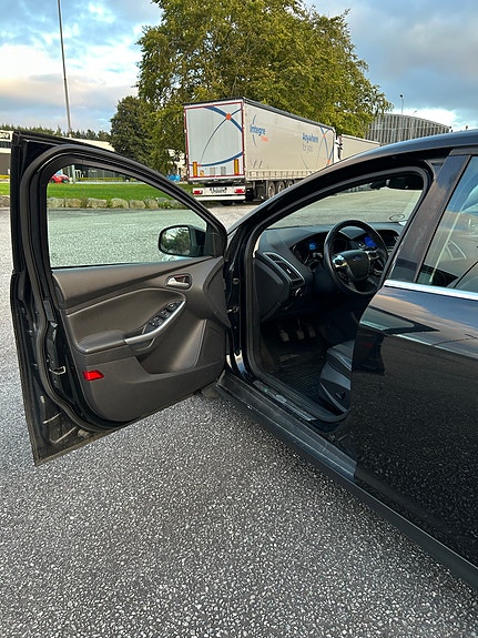 Ford Focus 9 of 19