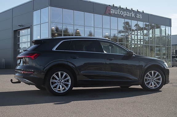 Audi e-tron 8 of 30