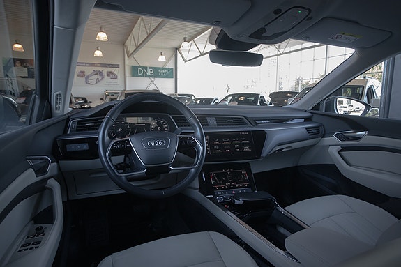 Audi e-tron 14 of 30