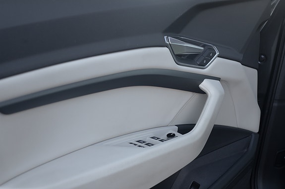 Audi e-tron 12 of 30