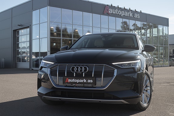 Audi e-tron 4 of 30