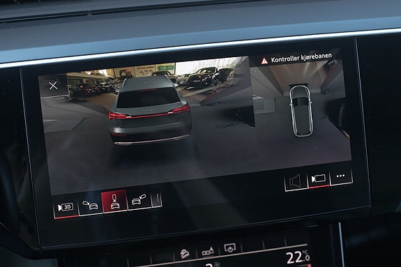 Audi e-tron 26 of 30