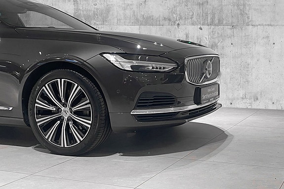 Volvo V90 2 of 28