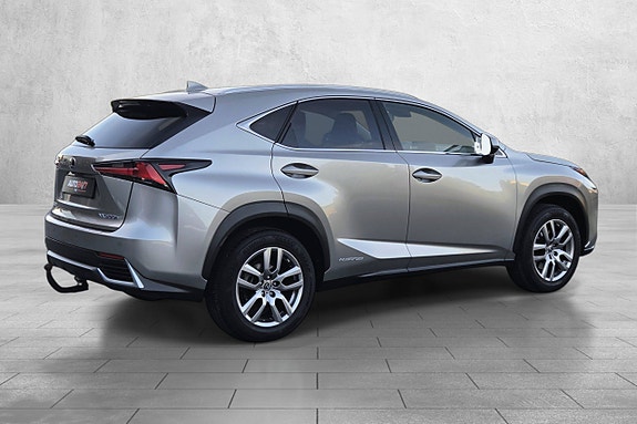 Lexus NX300h 12 of 30