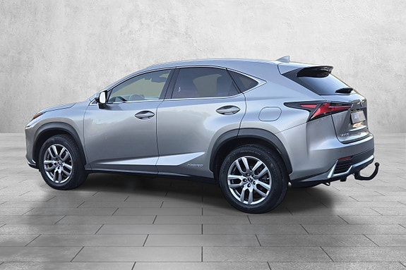 Lexus NX300h 10 of 30