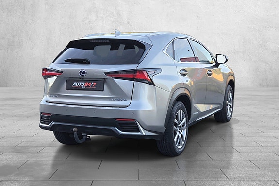 Lexus NX300h 11 of 30