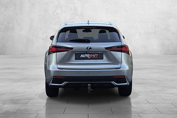 Lexus NX300h 13 of 30
