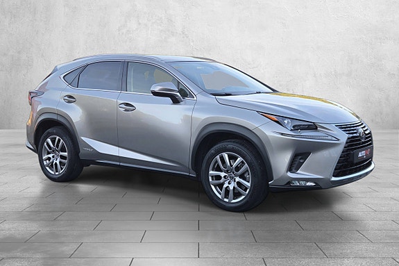 Lexus NX300h 8 of 30